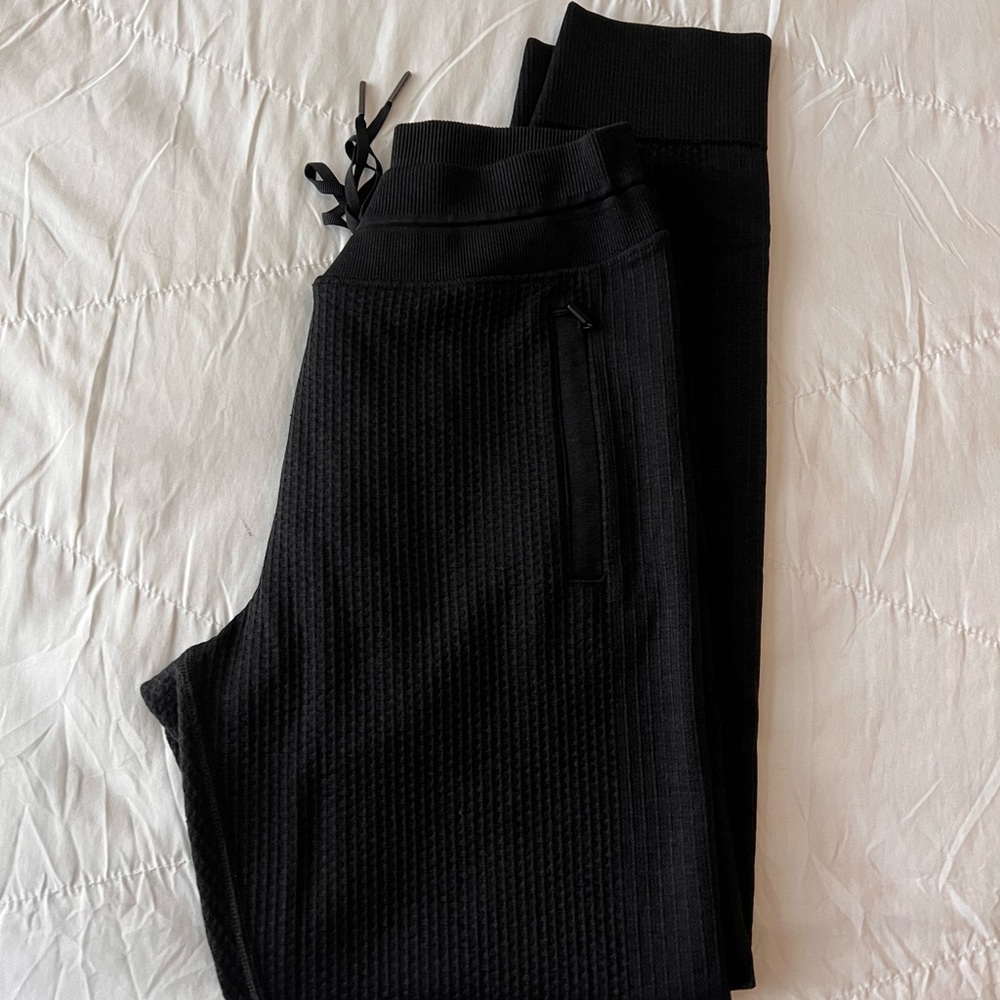 Lululemon size 6 black jogger pant